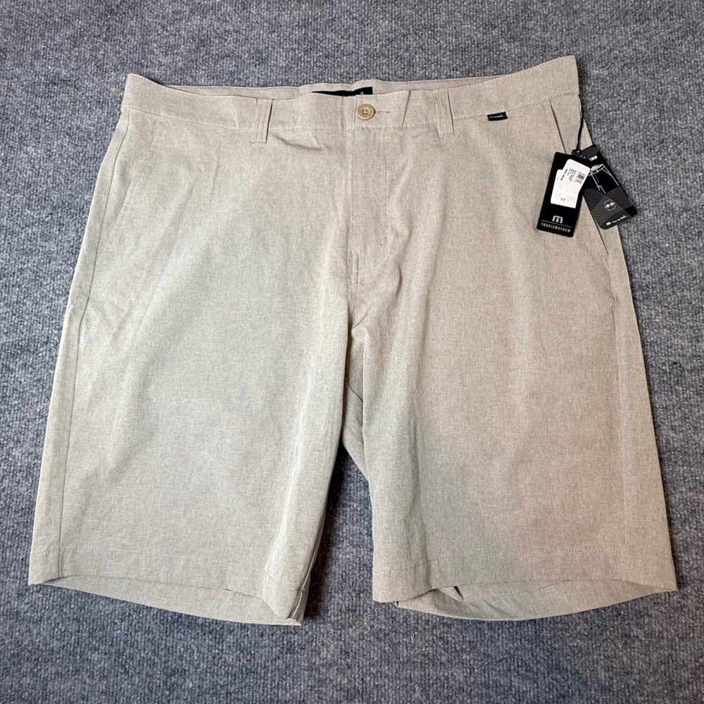 TravisMathew Beck Mens Golf Shorts Khaki Stretch 1MM208 Size 38 NWT